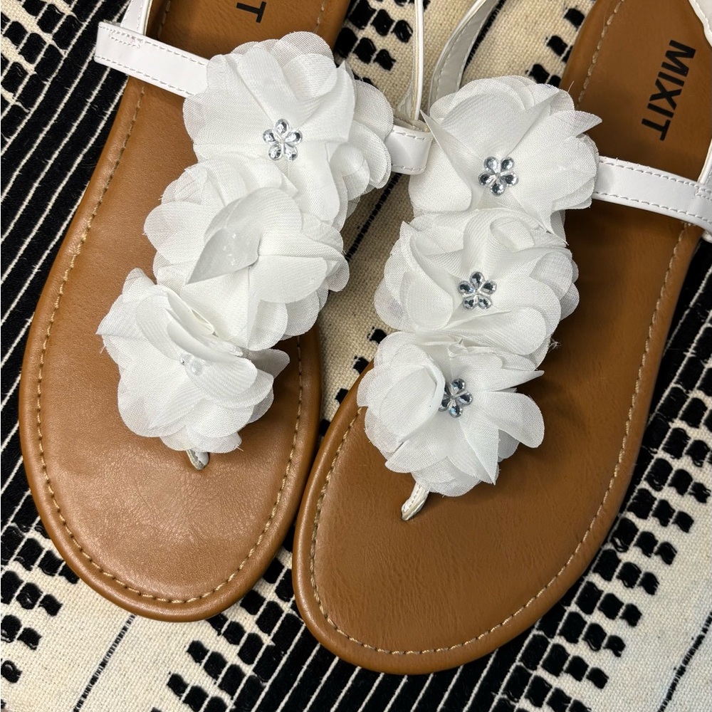 Mixit White Floral Embellished Sandals